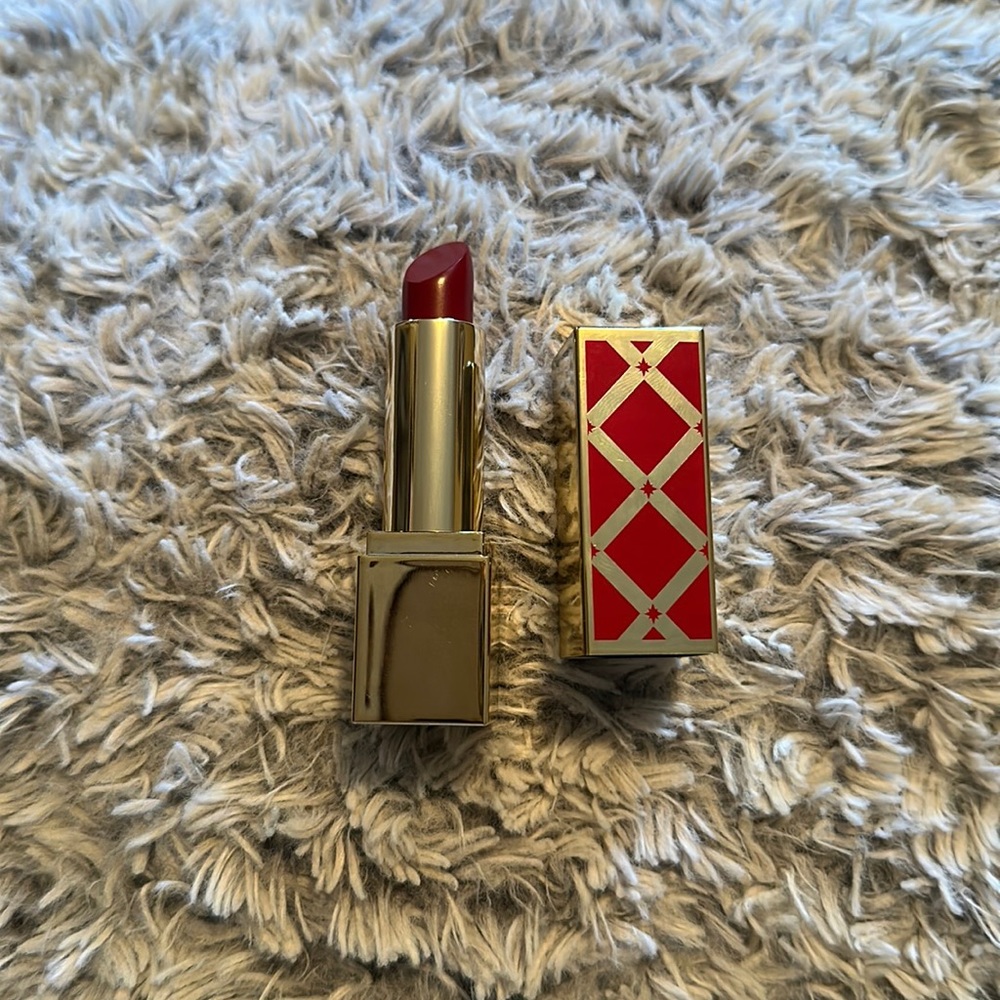 Estée Lauder sculpting lipstick